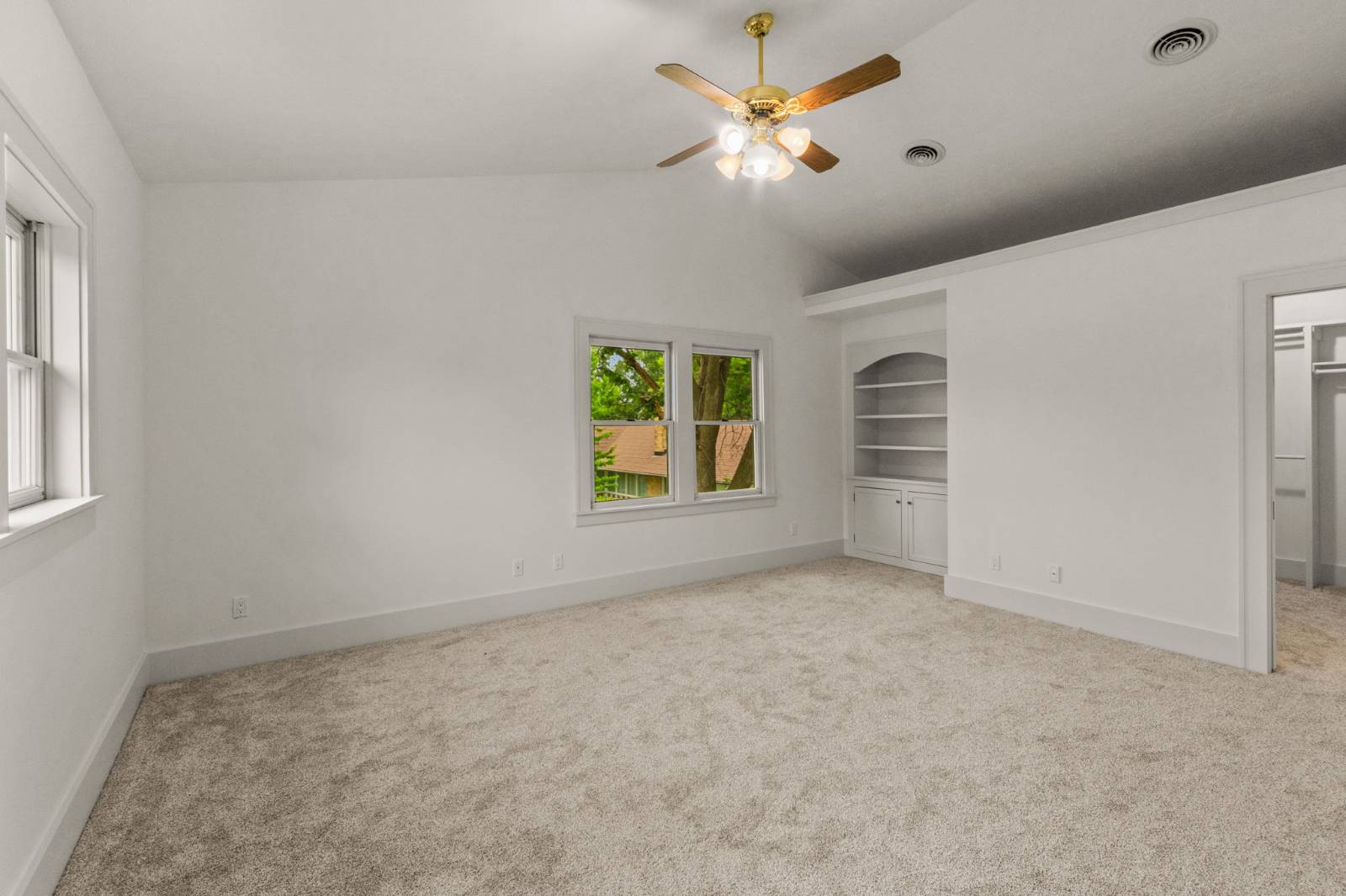 1305 Grand Ave