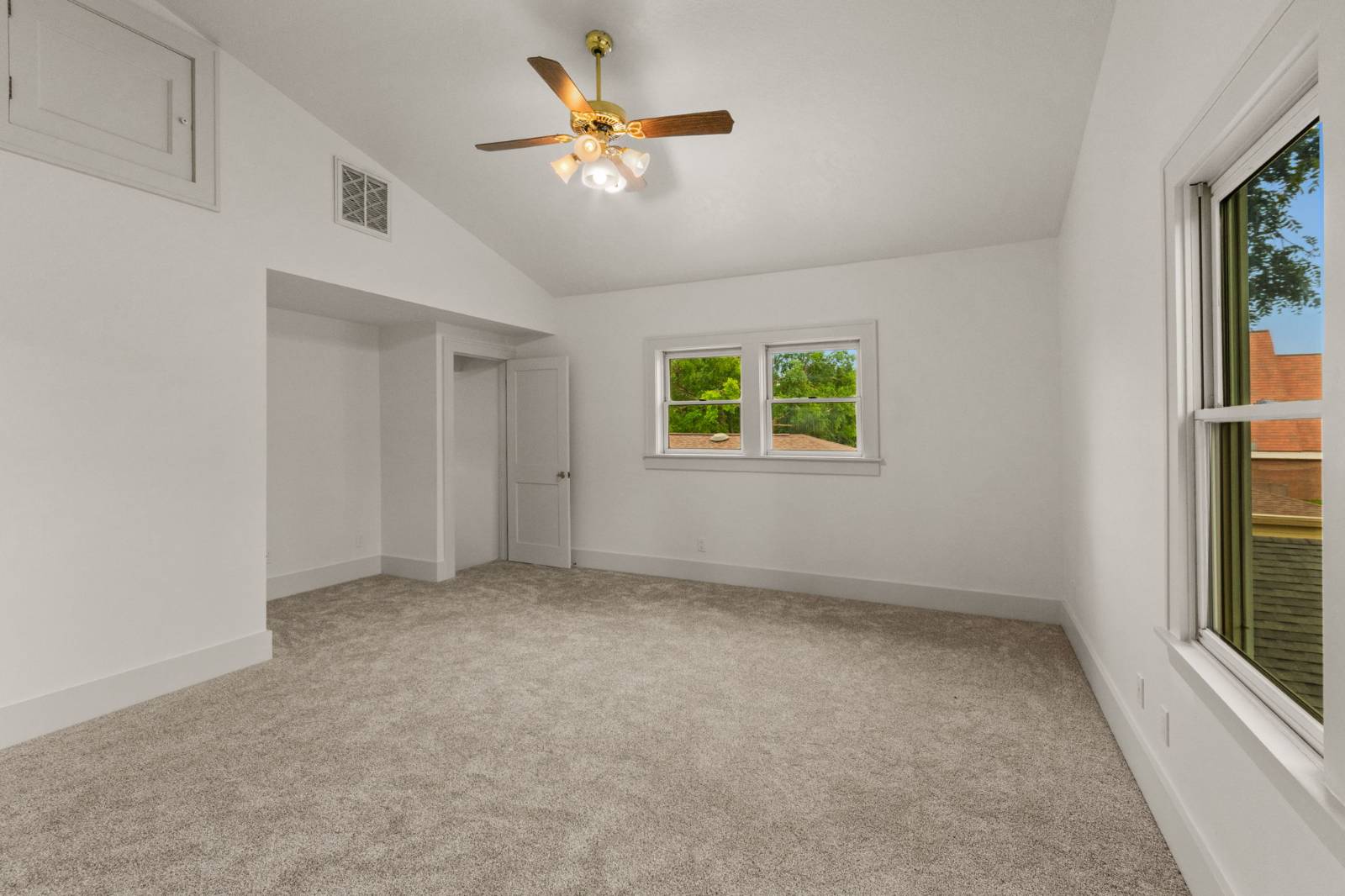 1305 Grand Ave