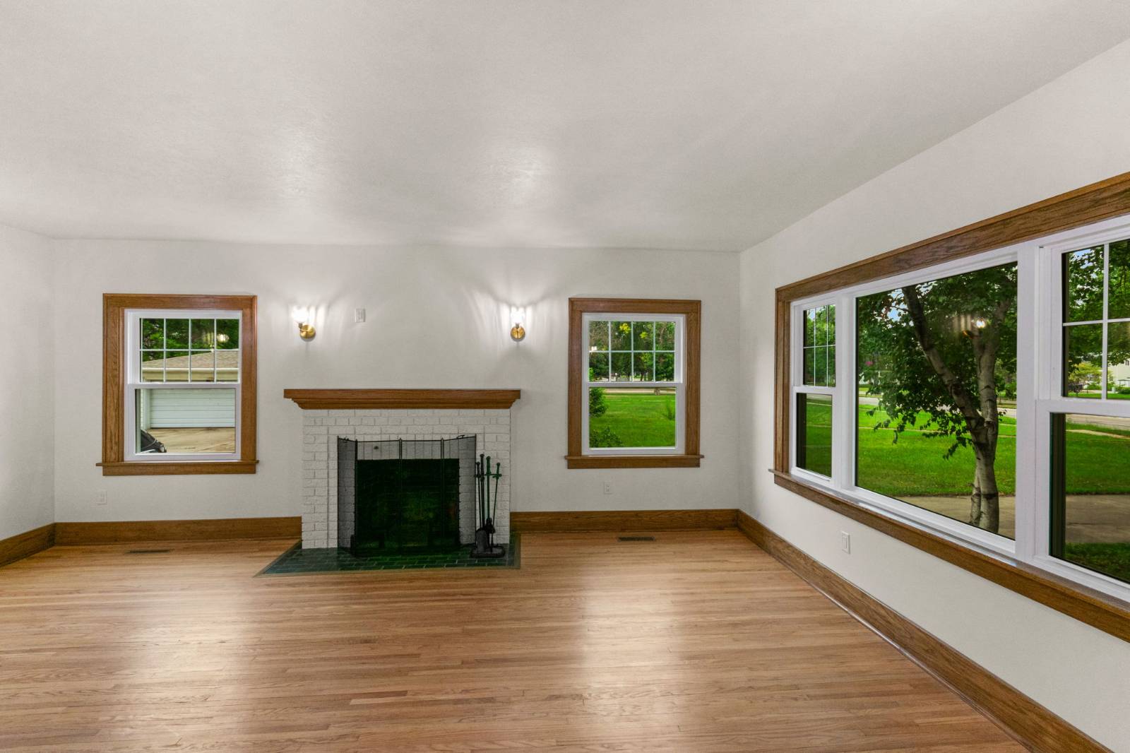 1305 Grand Ave