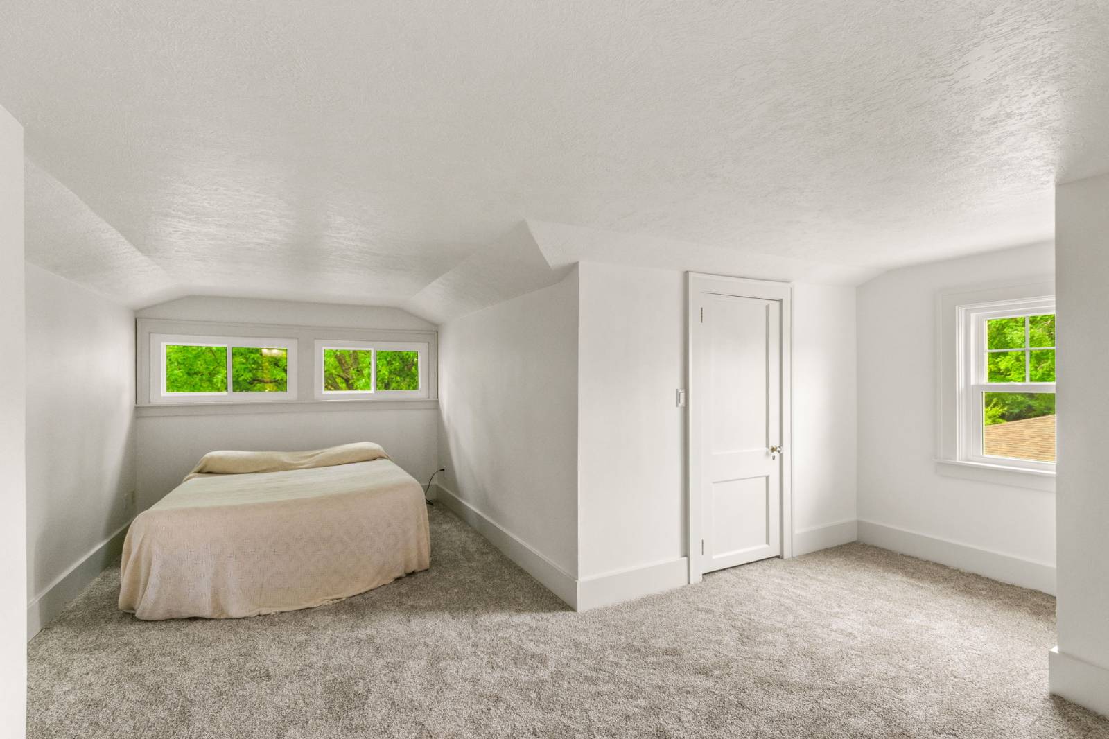 1305 Grand Ave