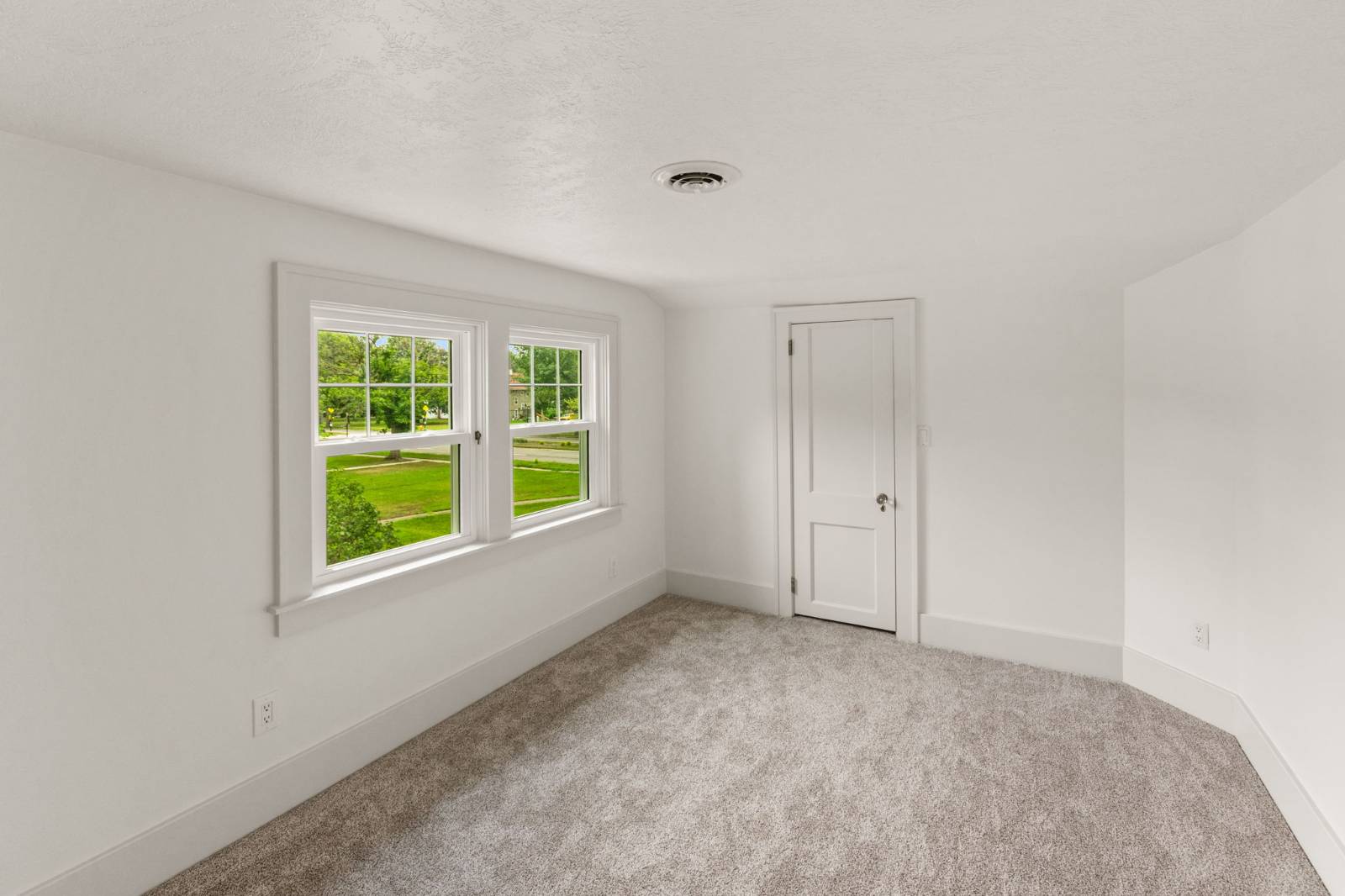 1305 Grand Ave