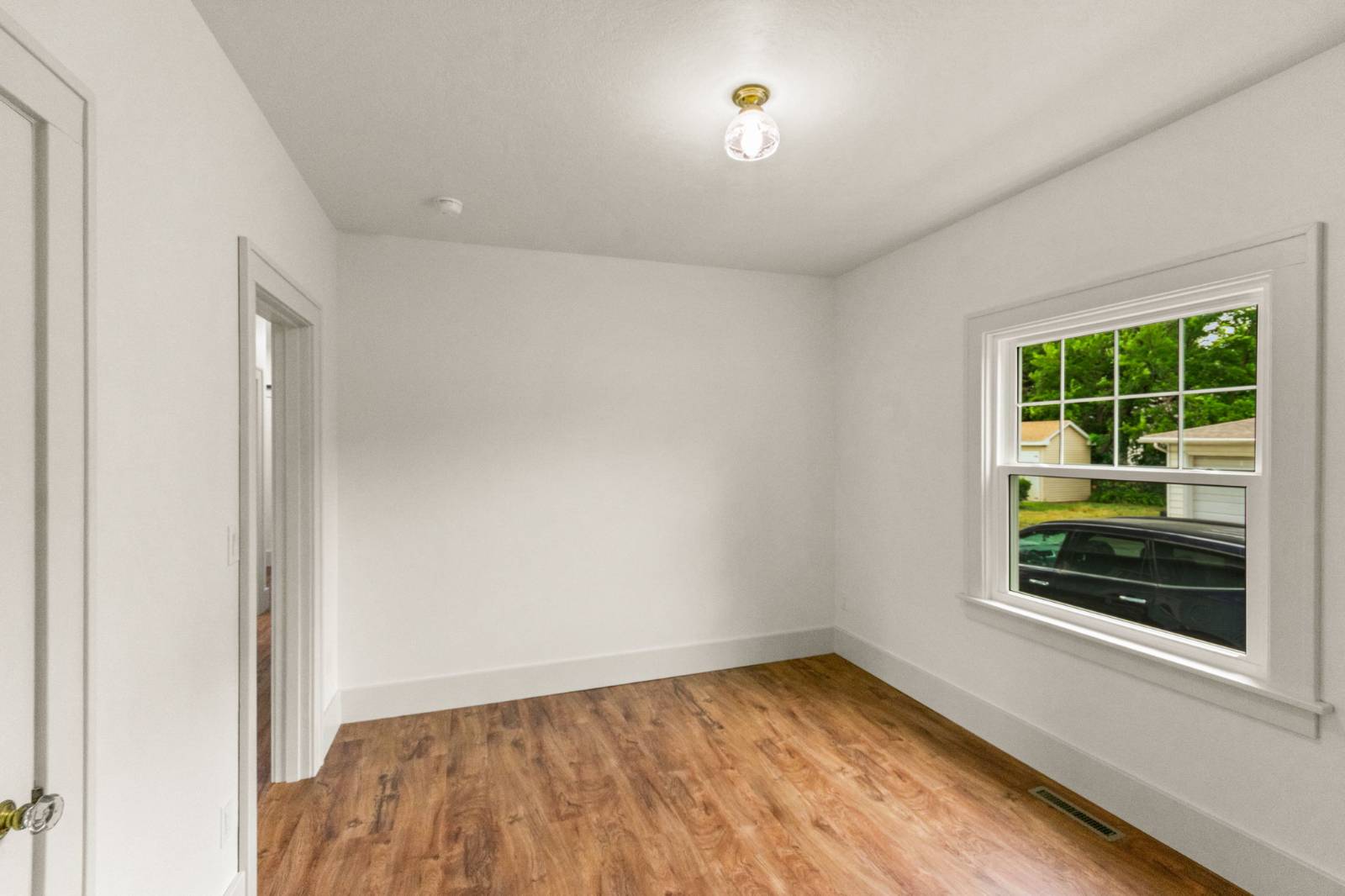 1305 Grand Ave