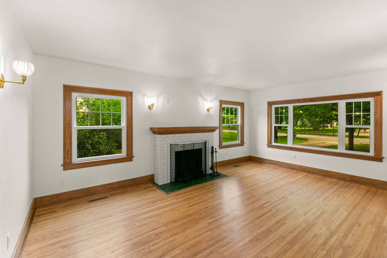 1305 Grand Ave