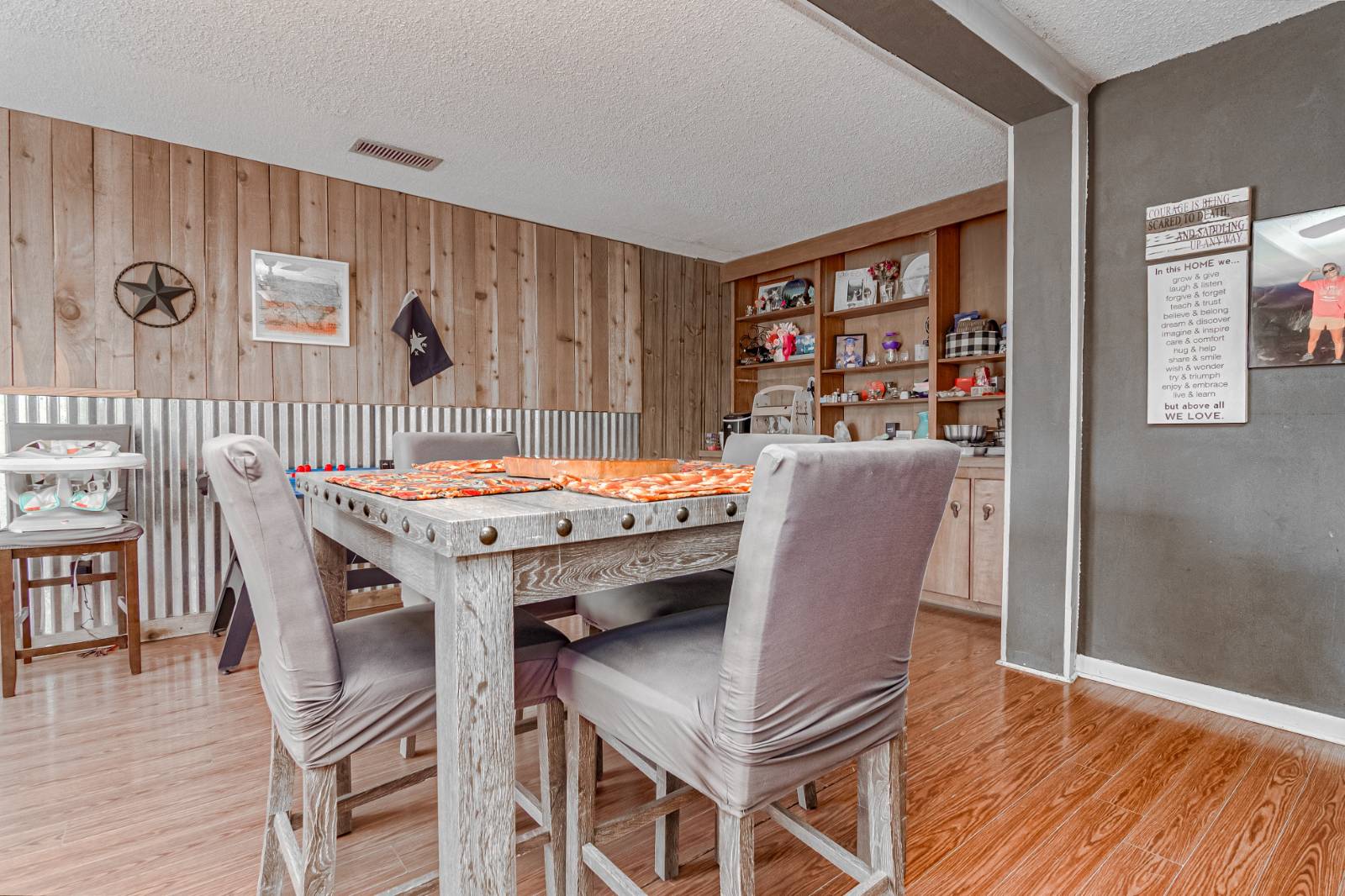 3809 Roosevelt Dr