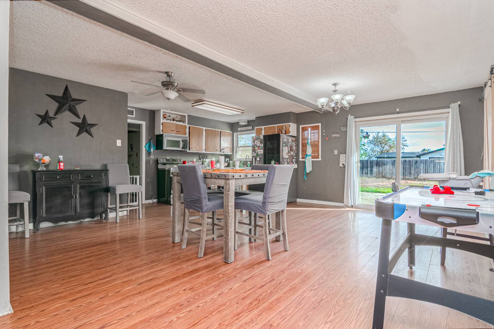 3809 Roosevelt Dr