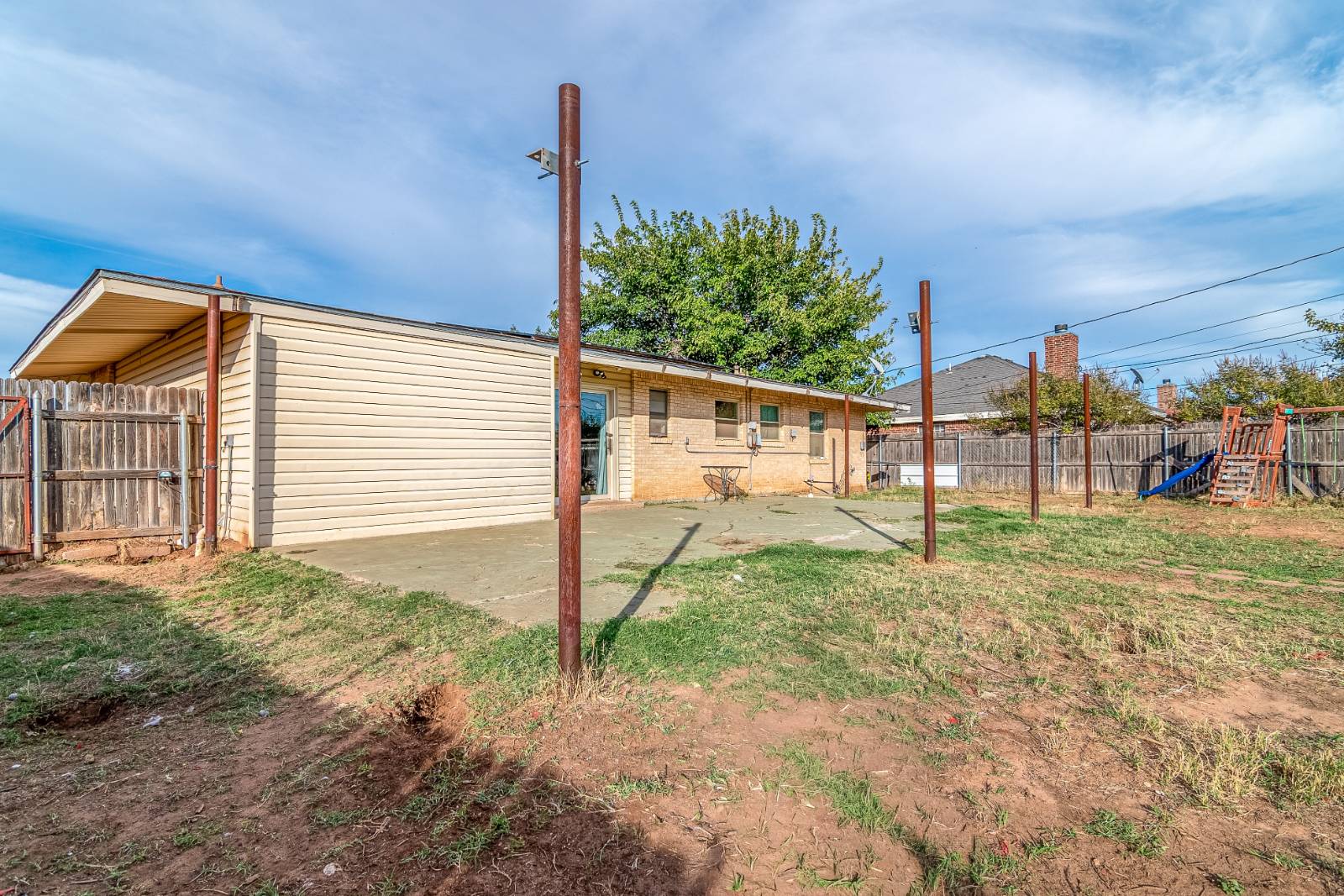 3809 Roosevelt Dr