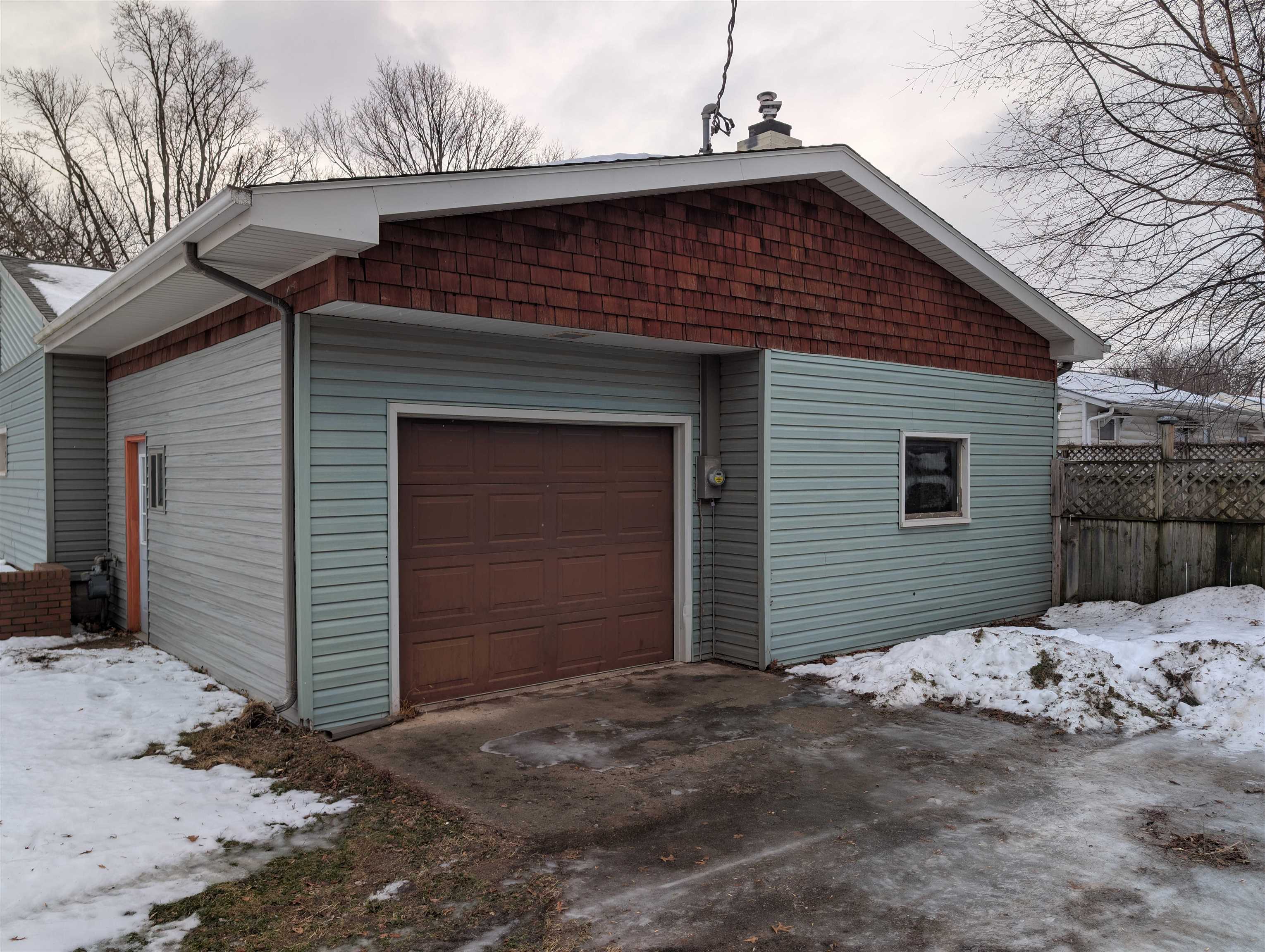 107 N Lincoln Street