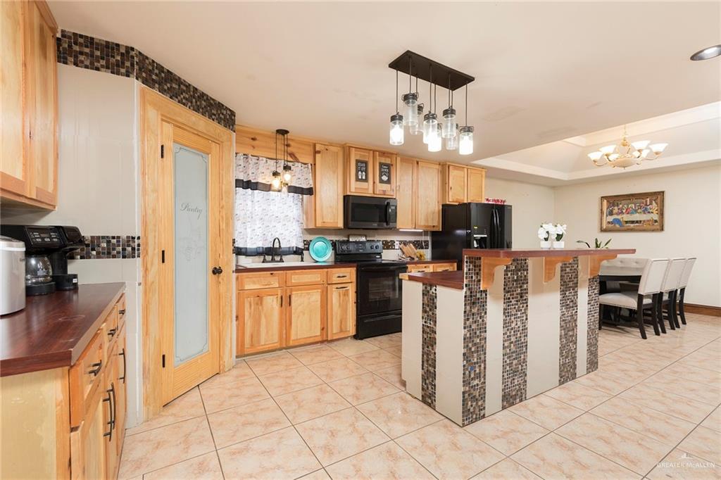 7002 Escondido Lane