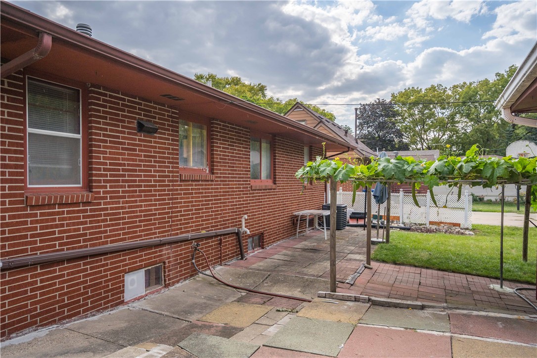 1516 Henderson Avenue