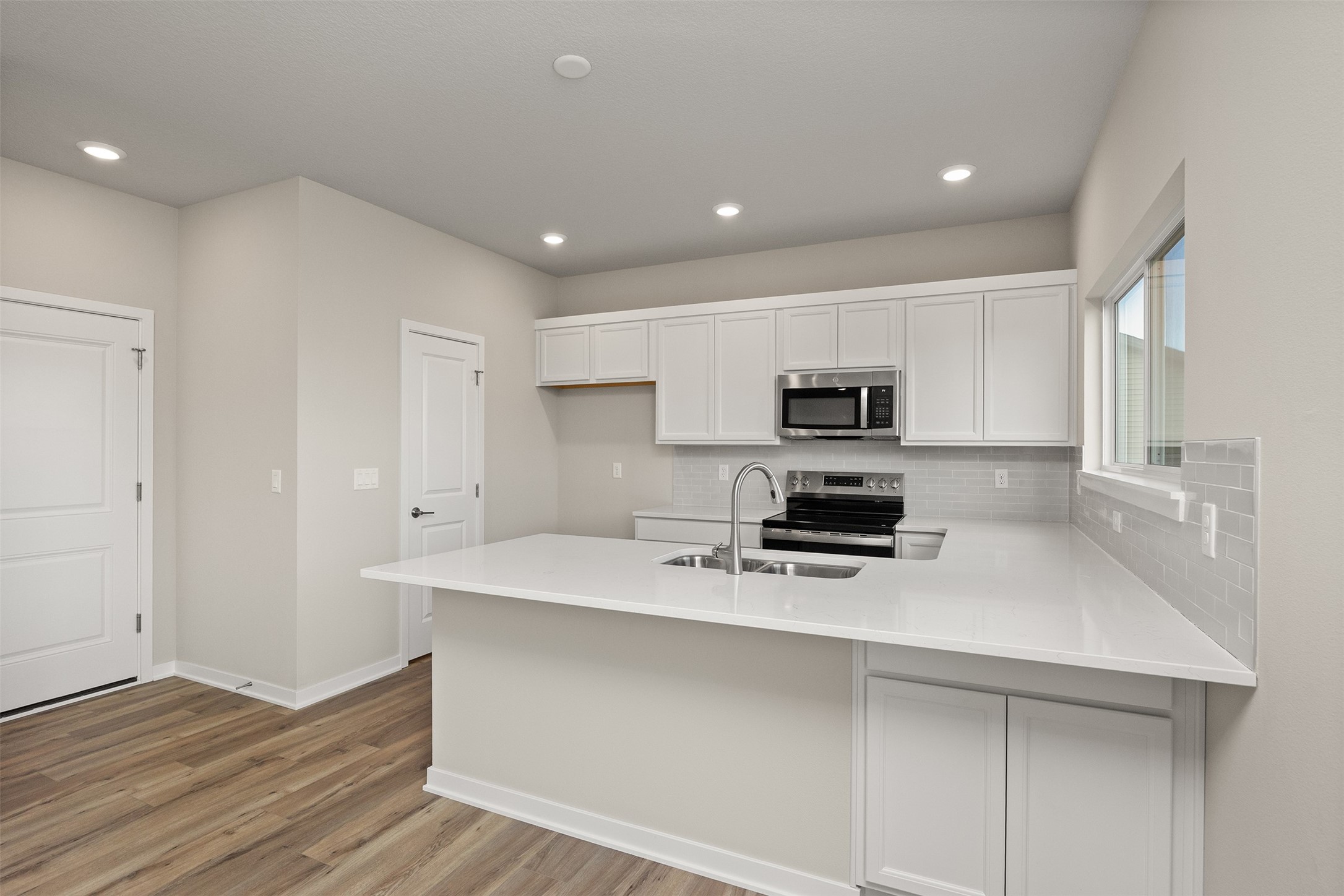 555 NW Compass Avenue