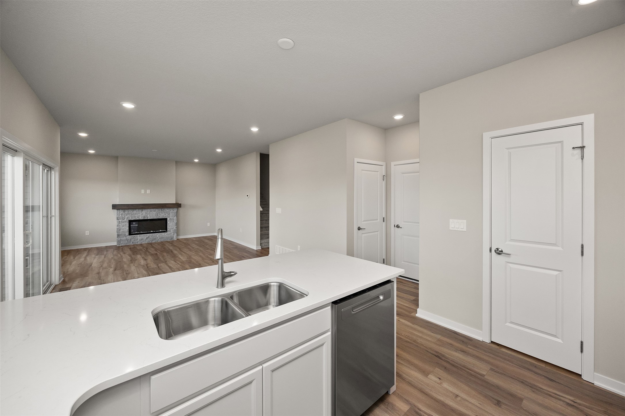 555 NW Compass Avenue