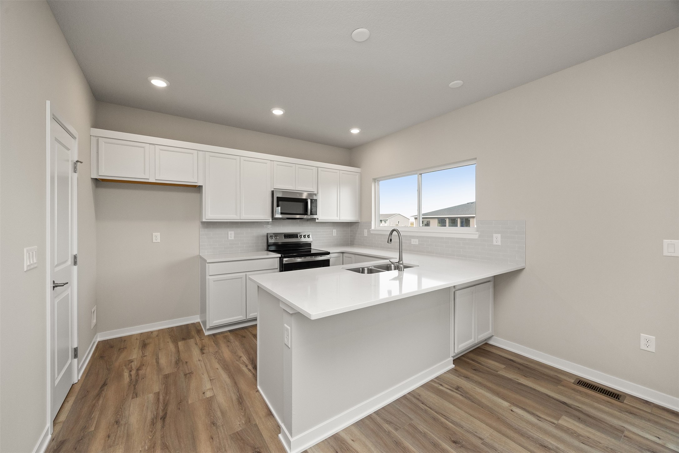 555 NW Compass Avenue