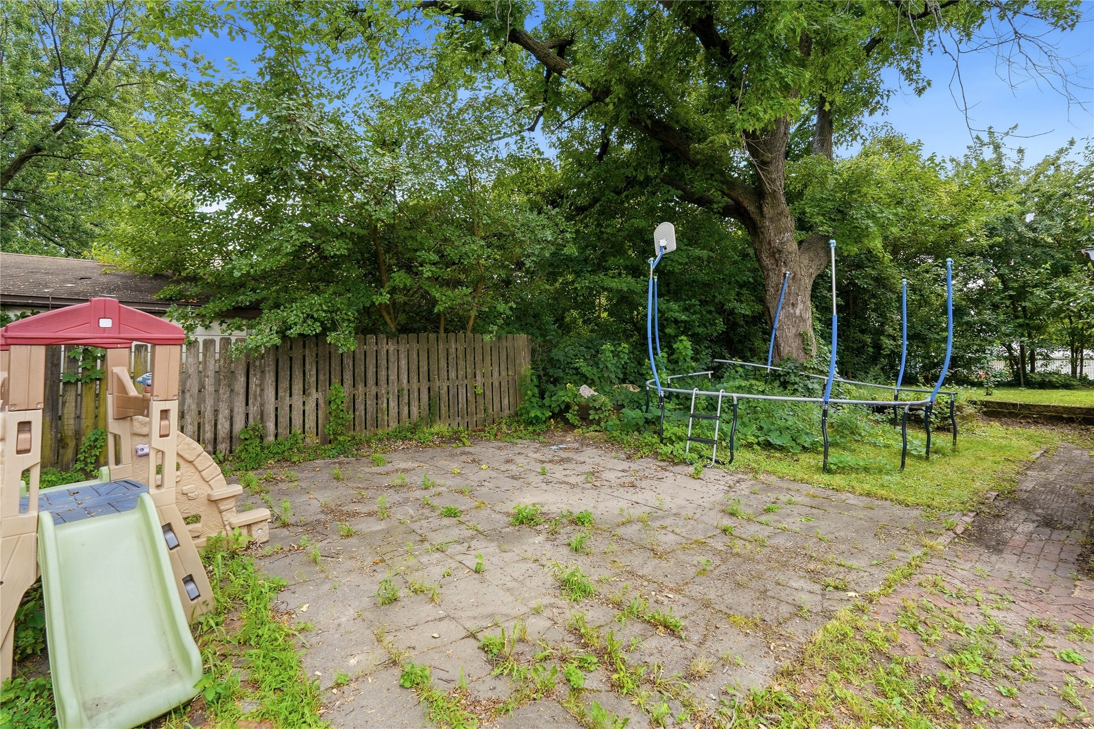 3936 E 8th Street