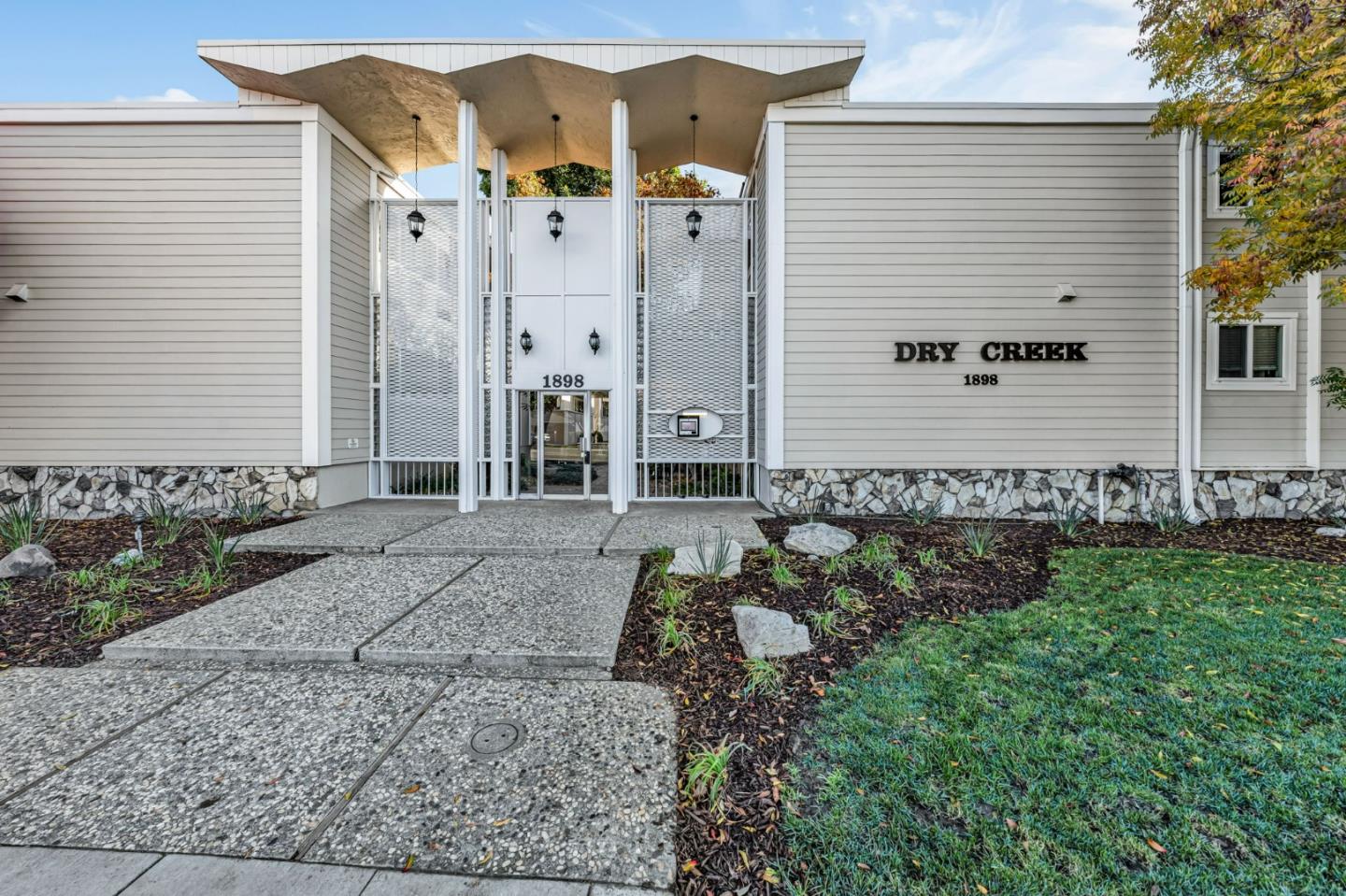 1898 Meridian Avenue Unit: 31