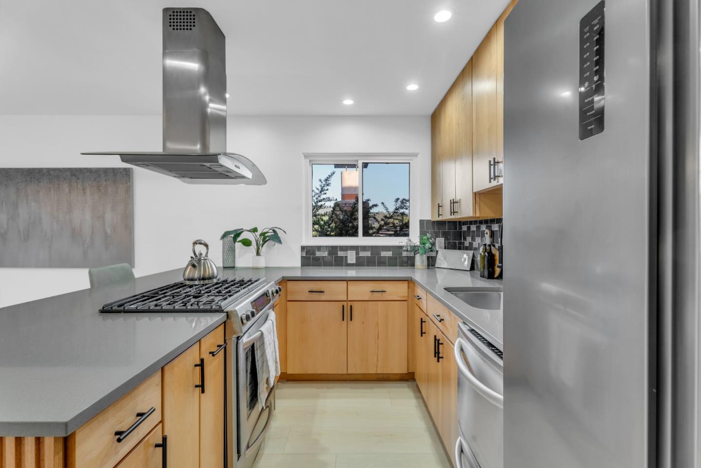 1546 Terra Nova BLVD