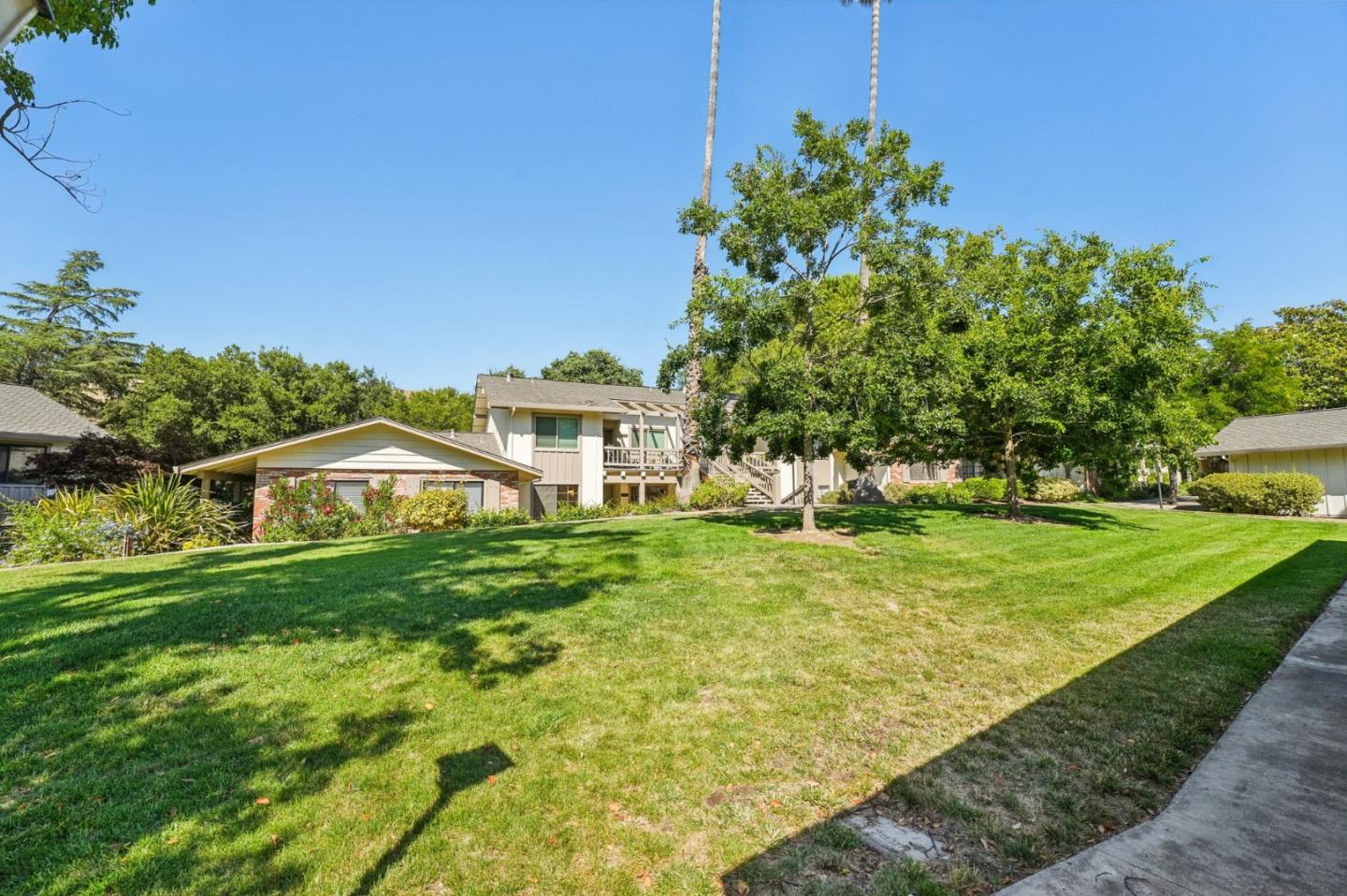 5286 Cribari Heights