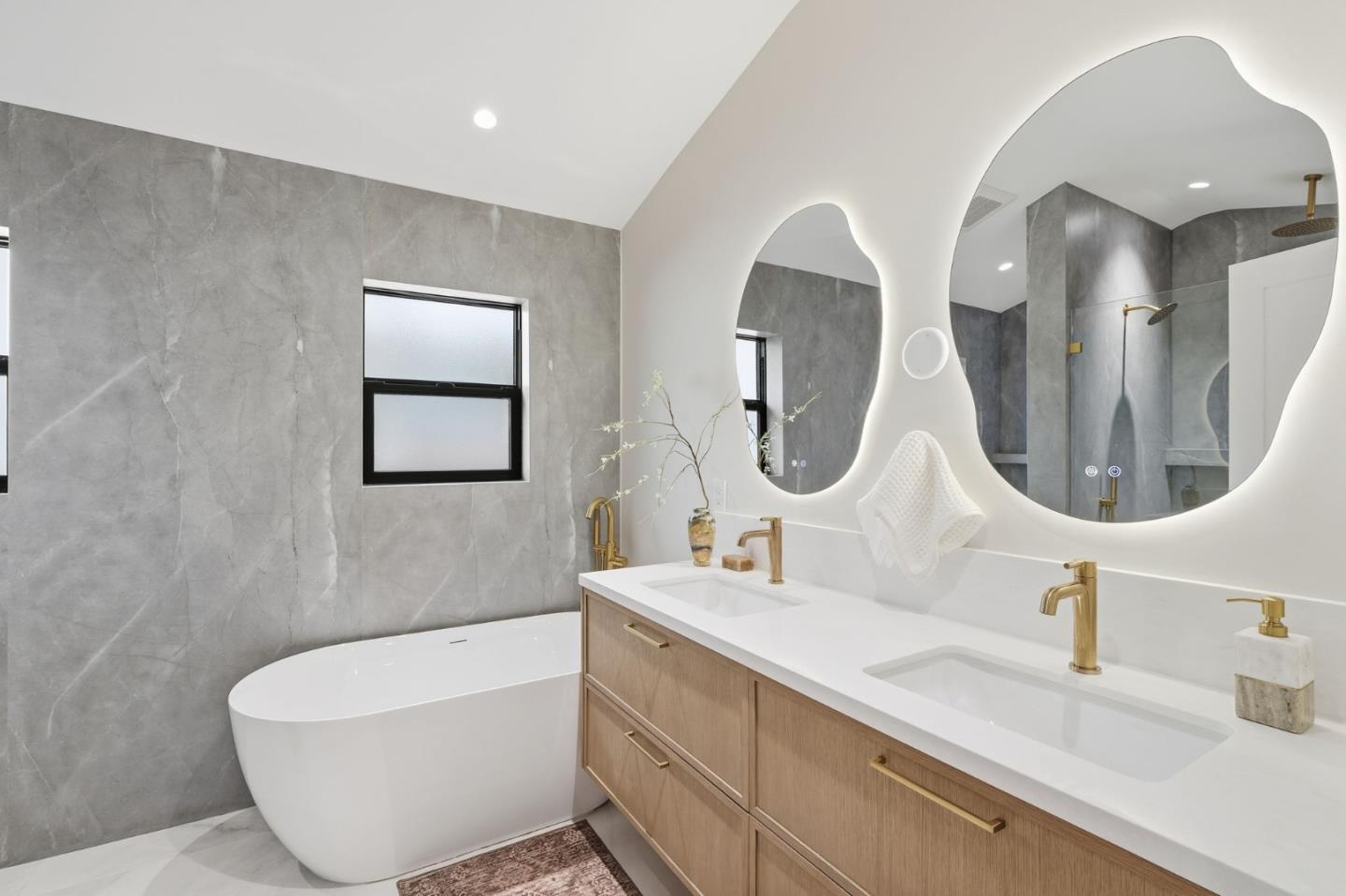 371 East Oakwood Boulevard