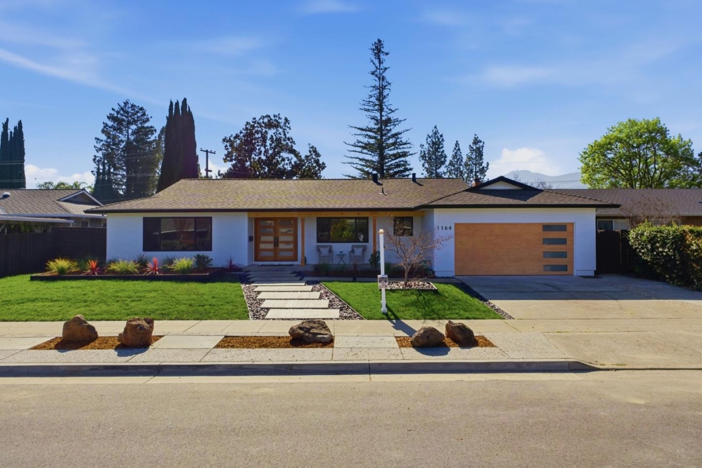 1164 Via Mateo