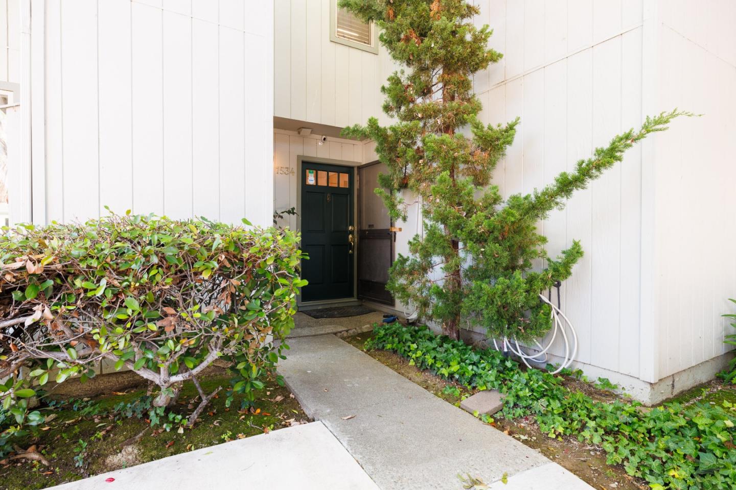 1534 Huddersfield Court
