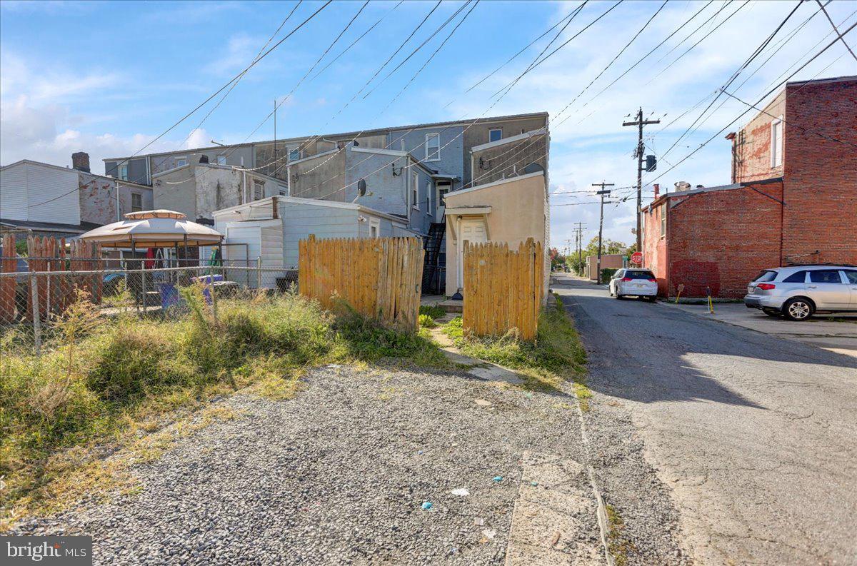 913 ROBESON STREET