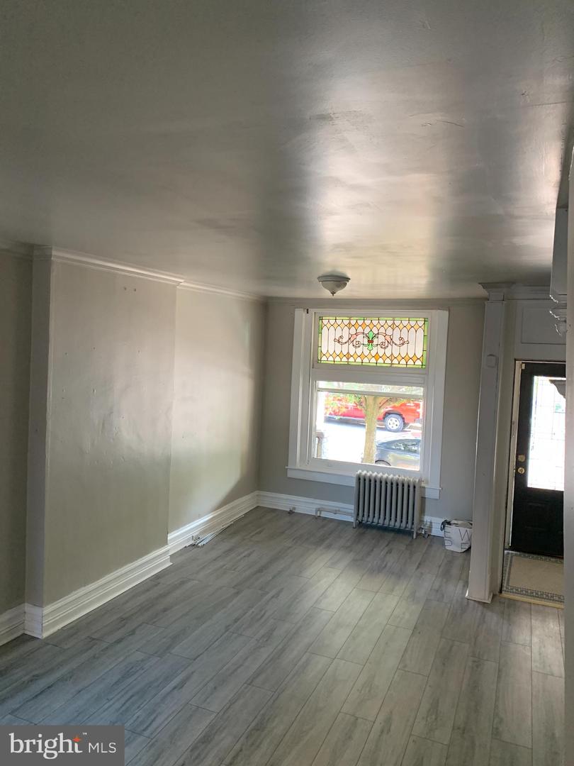 213 W WINDSOR STREET