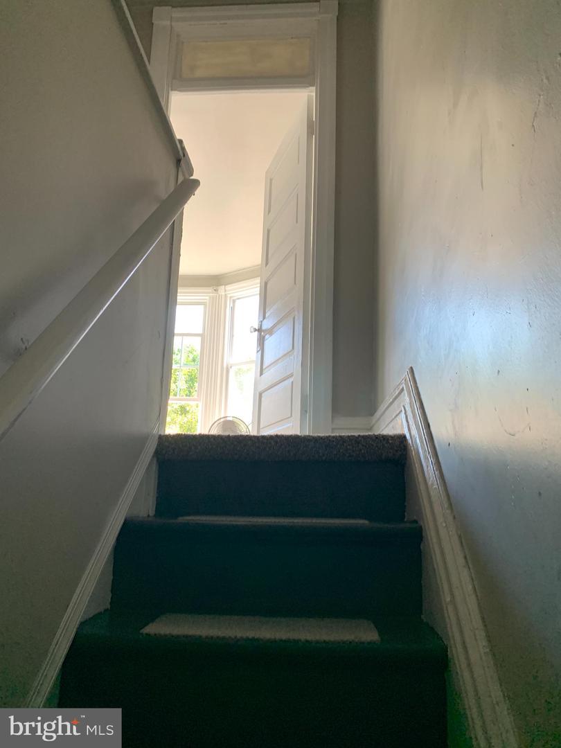 213 W WINDSOR STREET