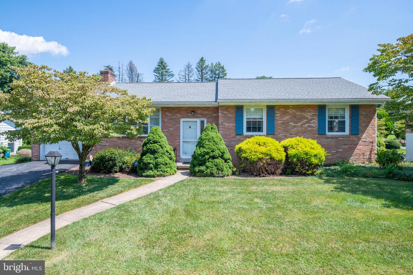 17 HEARTHSTONE DRIVE