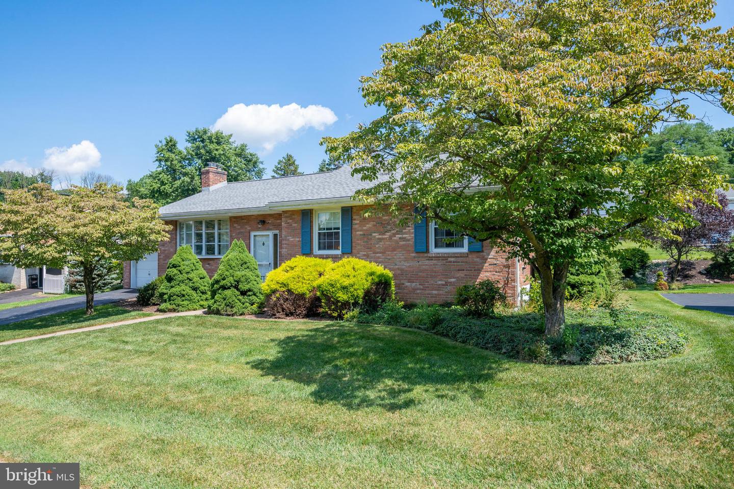 17 HEARTHSTONE DRIVE