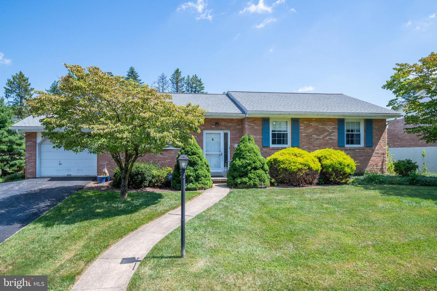 17 HEARTHSTONE DRIVE
