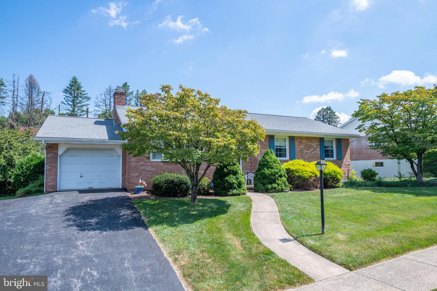 17 HEARTHSTONE DRIVE