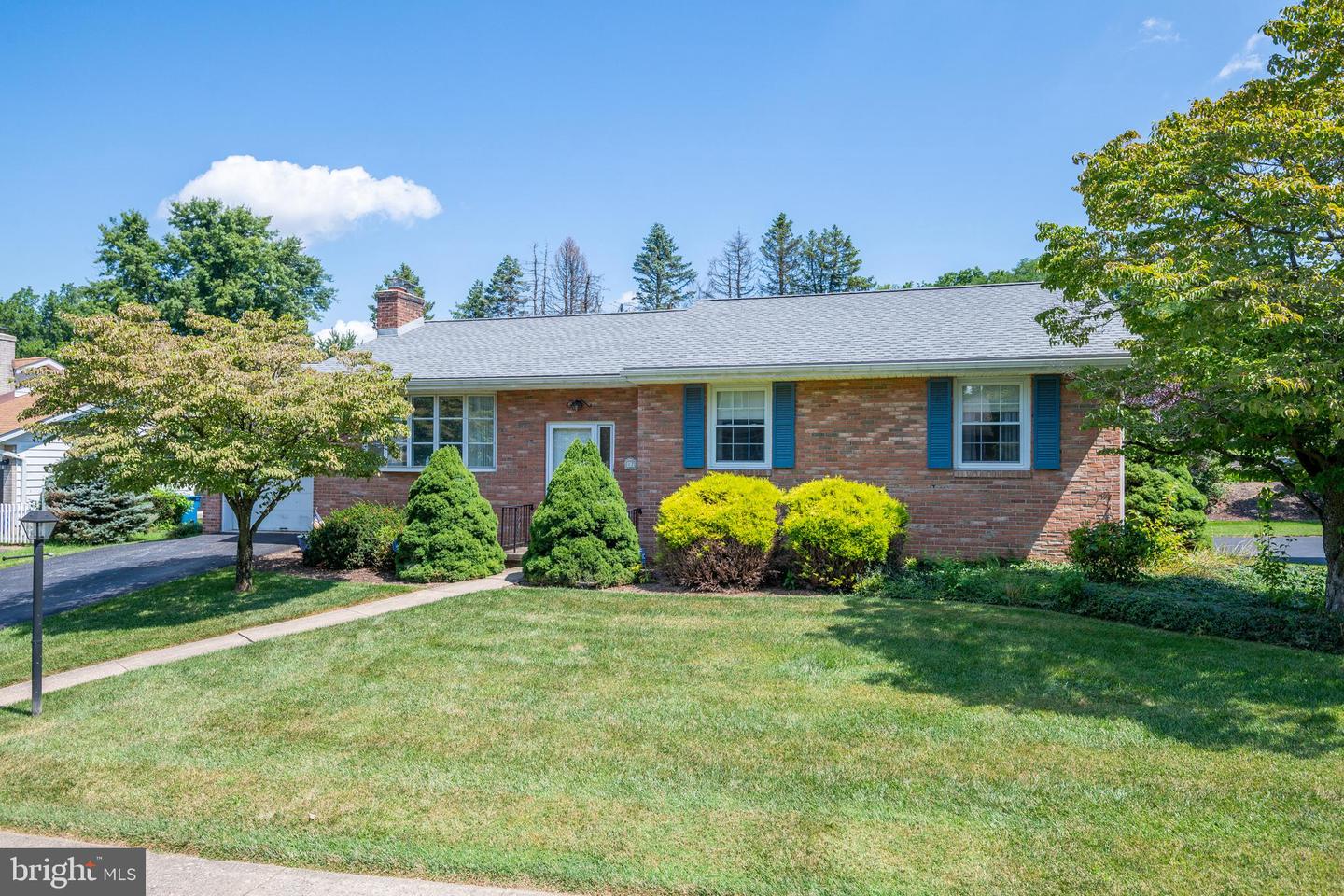 17 HEARTHSTONE DRIVE