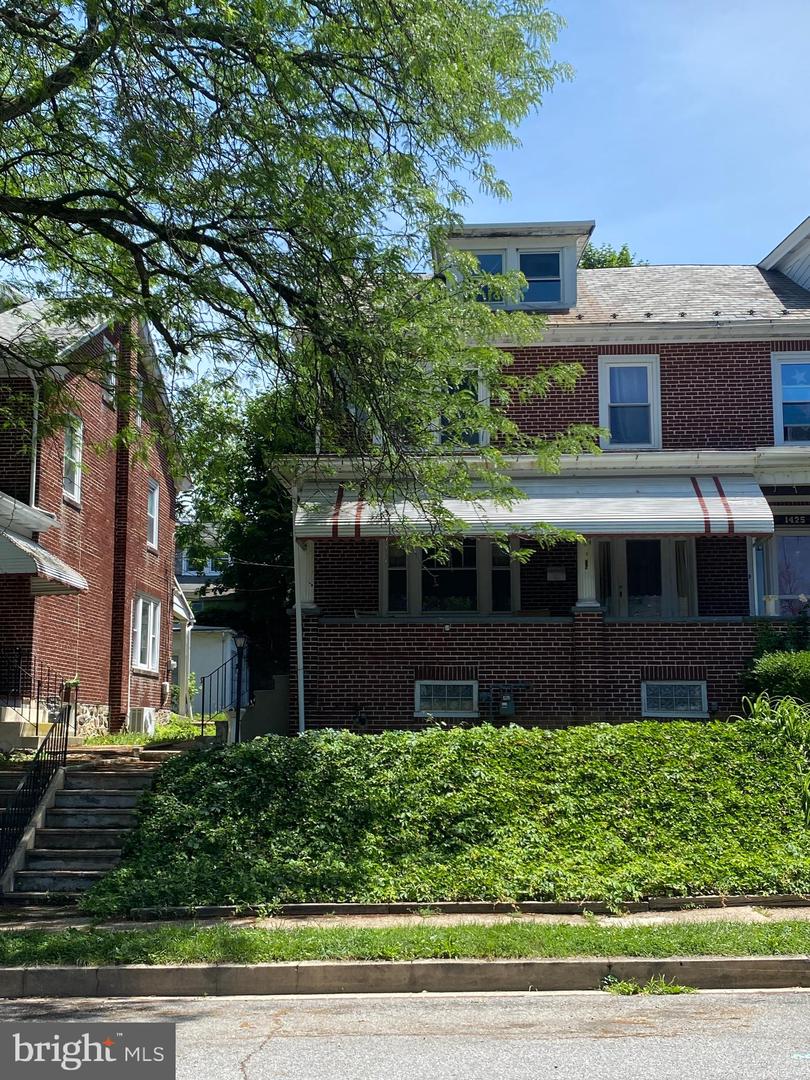 1427 LINDEN STREET