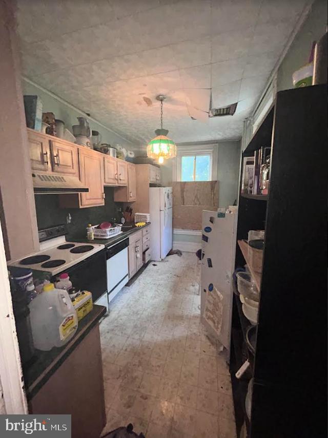 208 DOUGLASS STREET