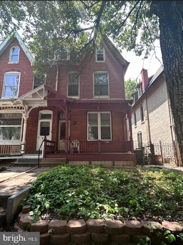 208 DOUGLASS STREET