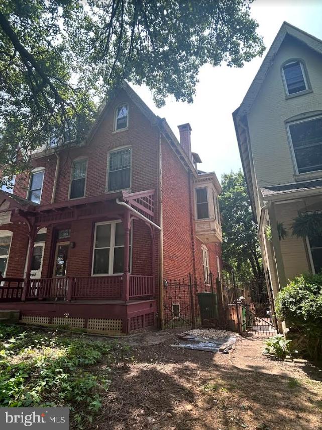 208 DOUGLASS STREET