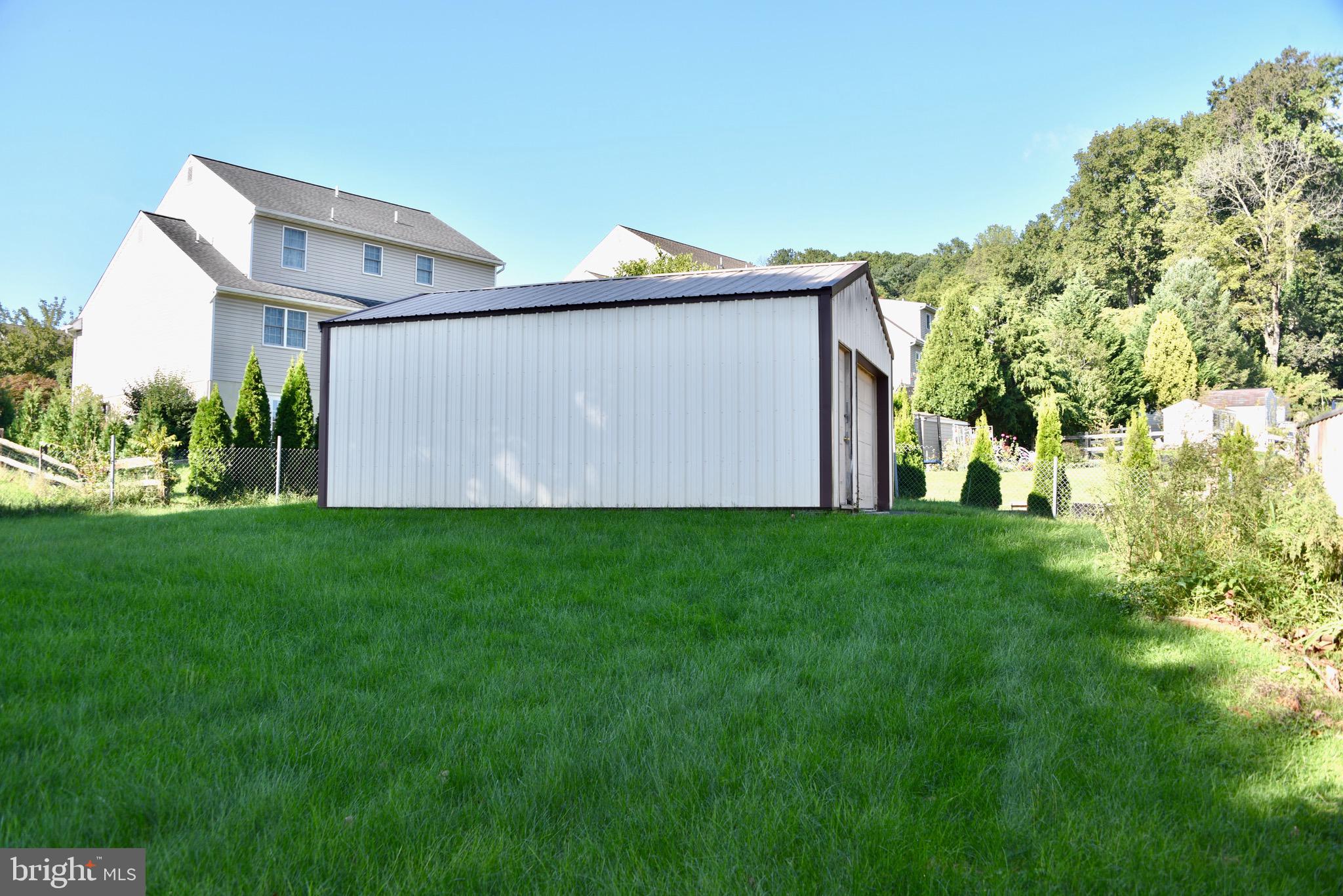 212 W Meadow AVENUE