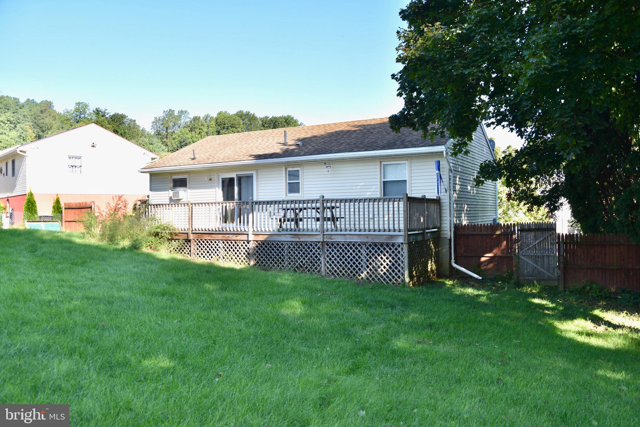 212 W Meadow AVENUE