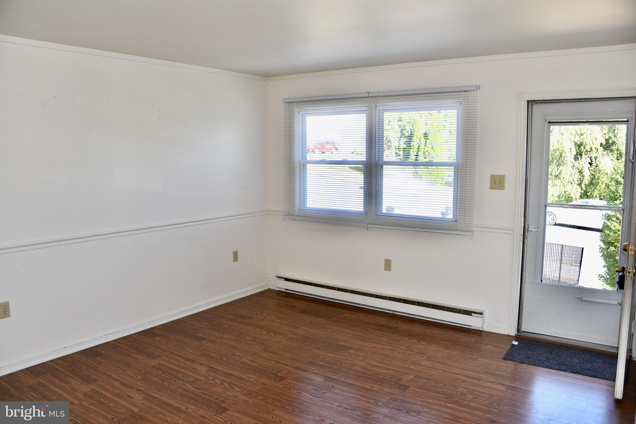 212 W Meadow AVENUE