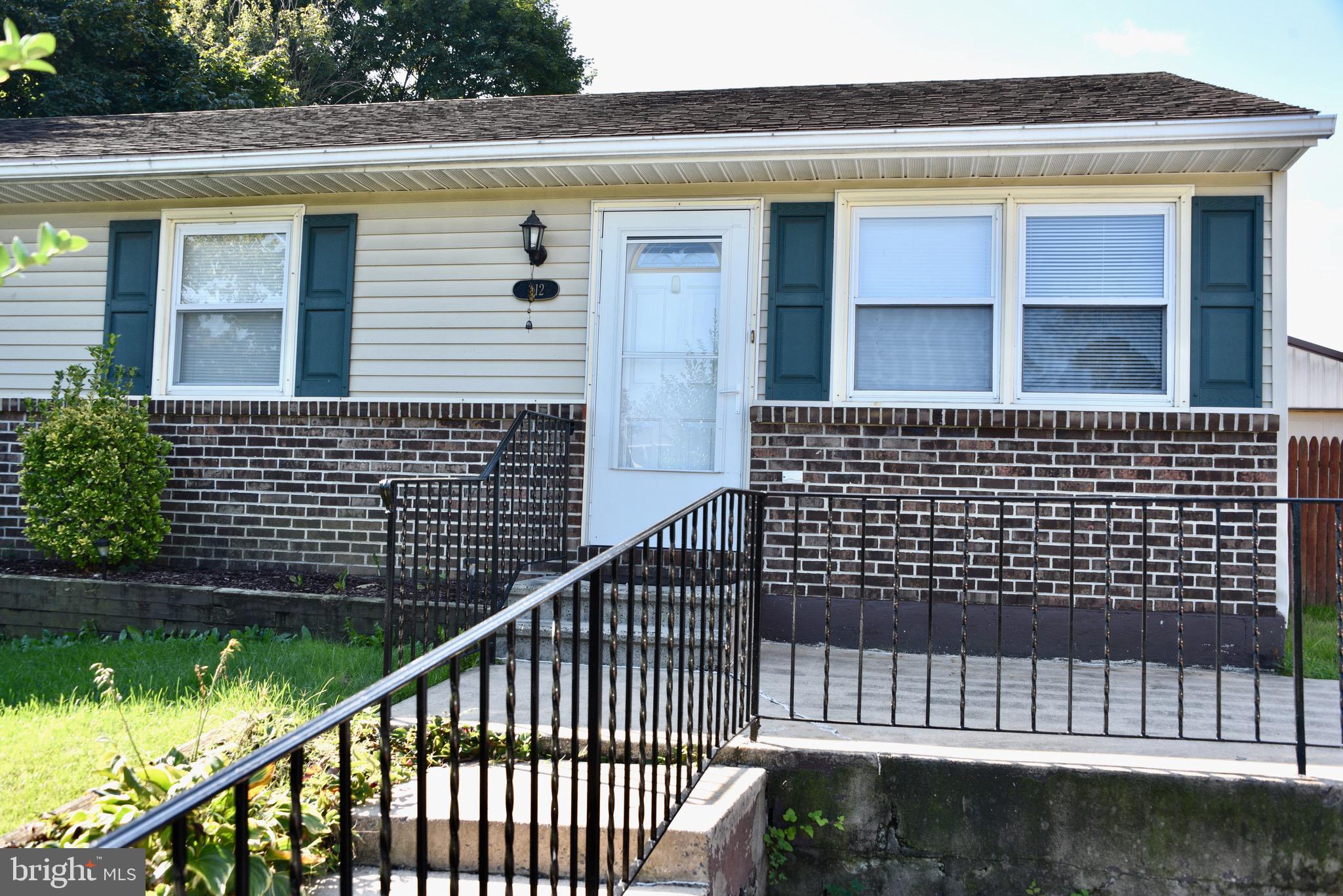212 W Meadow AVENUE