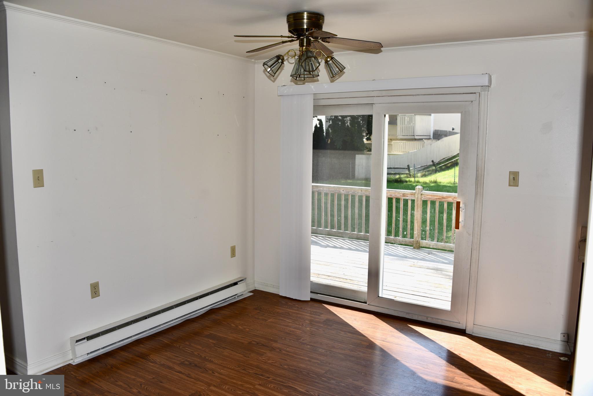 212 W Meadow AVENUE