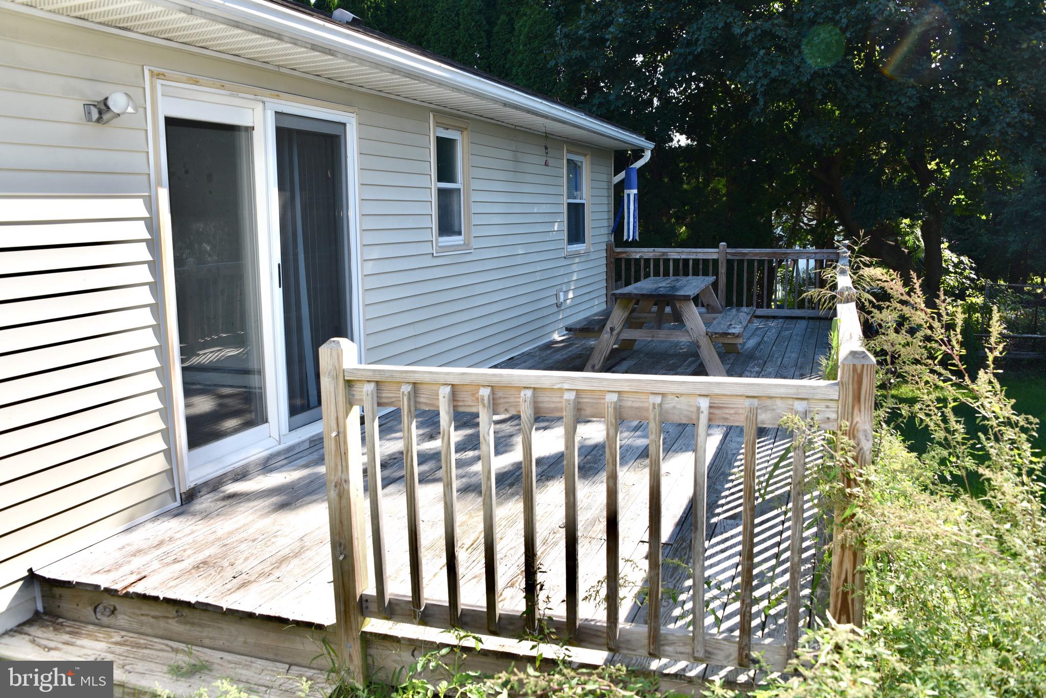 212 W Meadow AVENUE