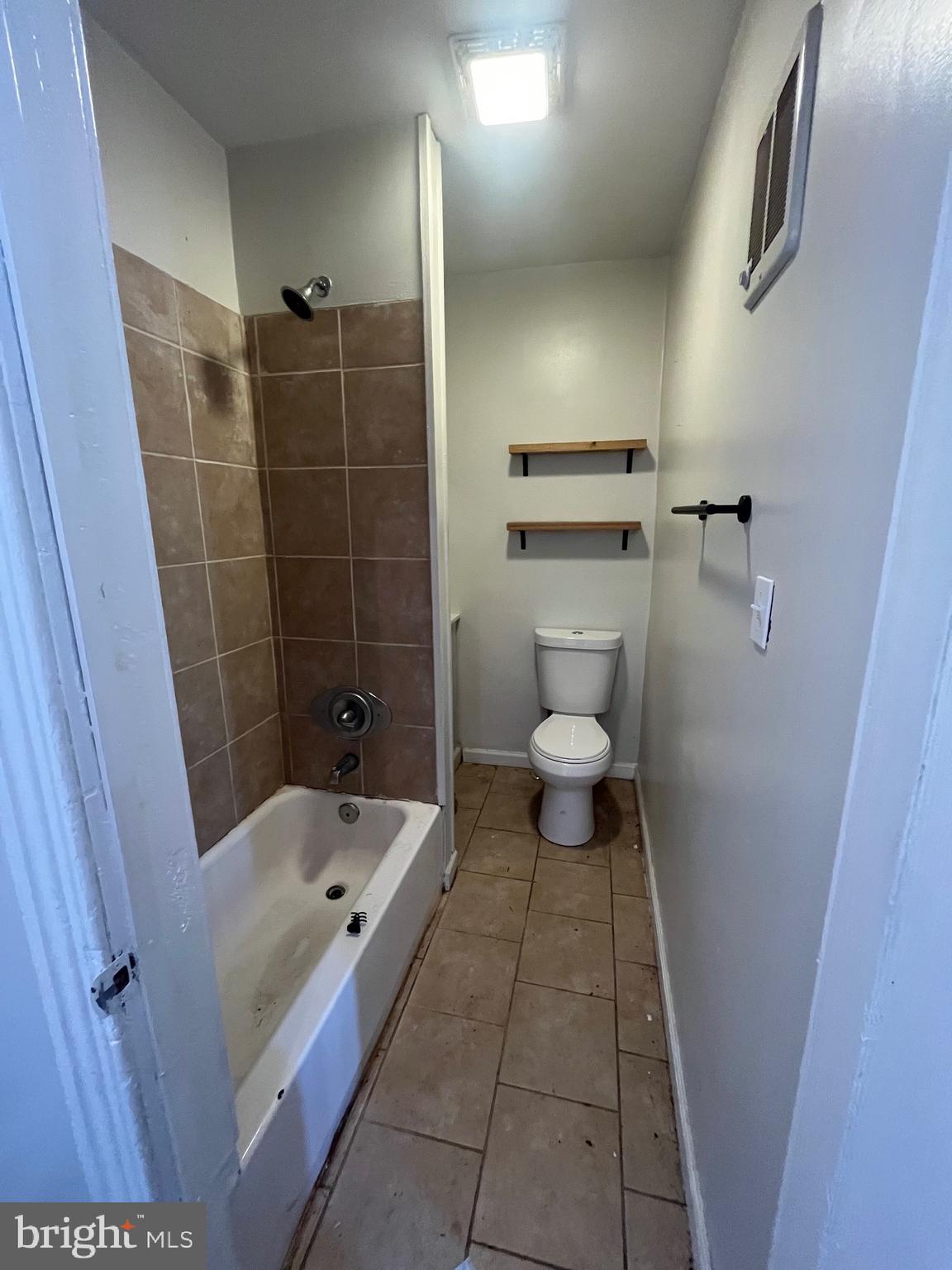 327 N 6th STREET
