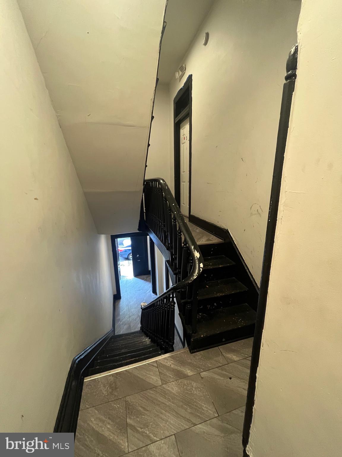 327 N 6th STREET