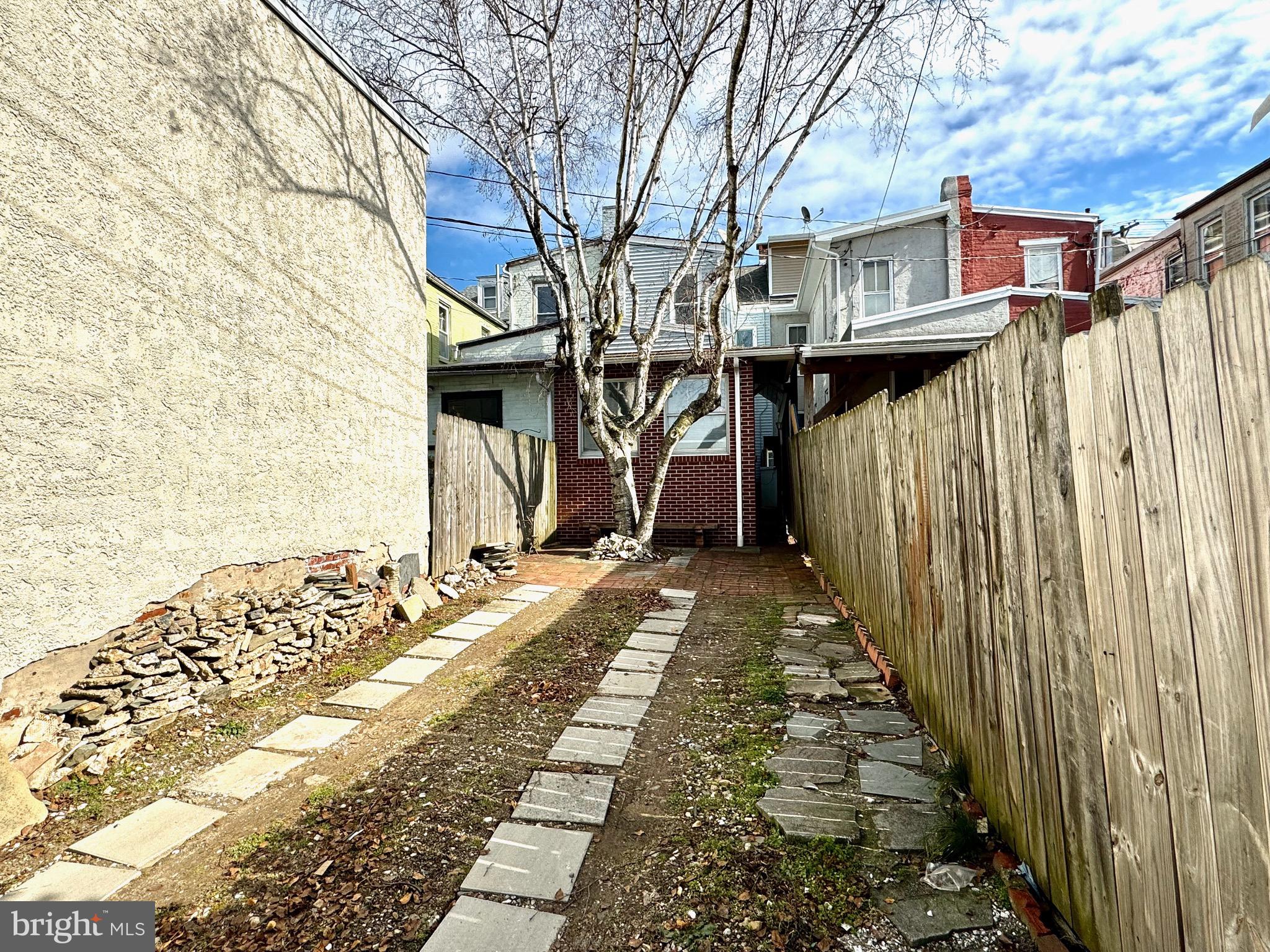 1008 N 10th St