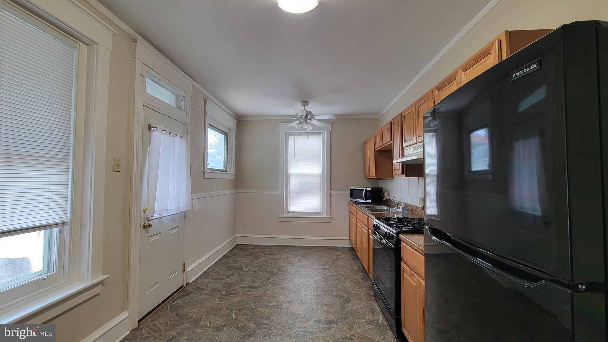28 E Walnut St