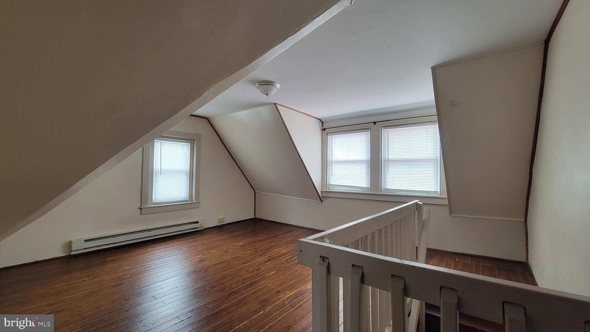 28 E Walnut St