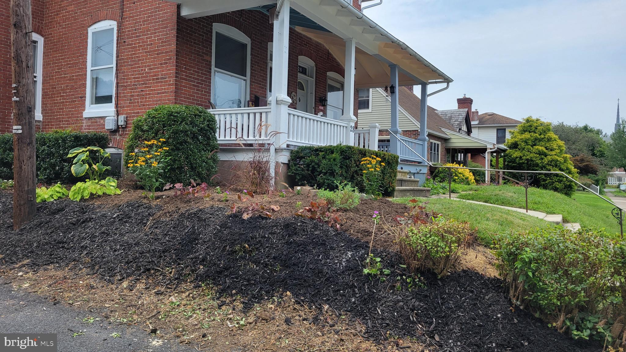 28 E Walnut St