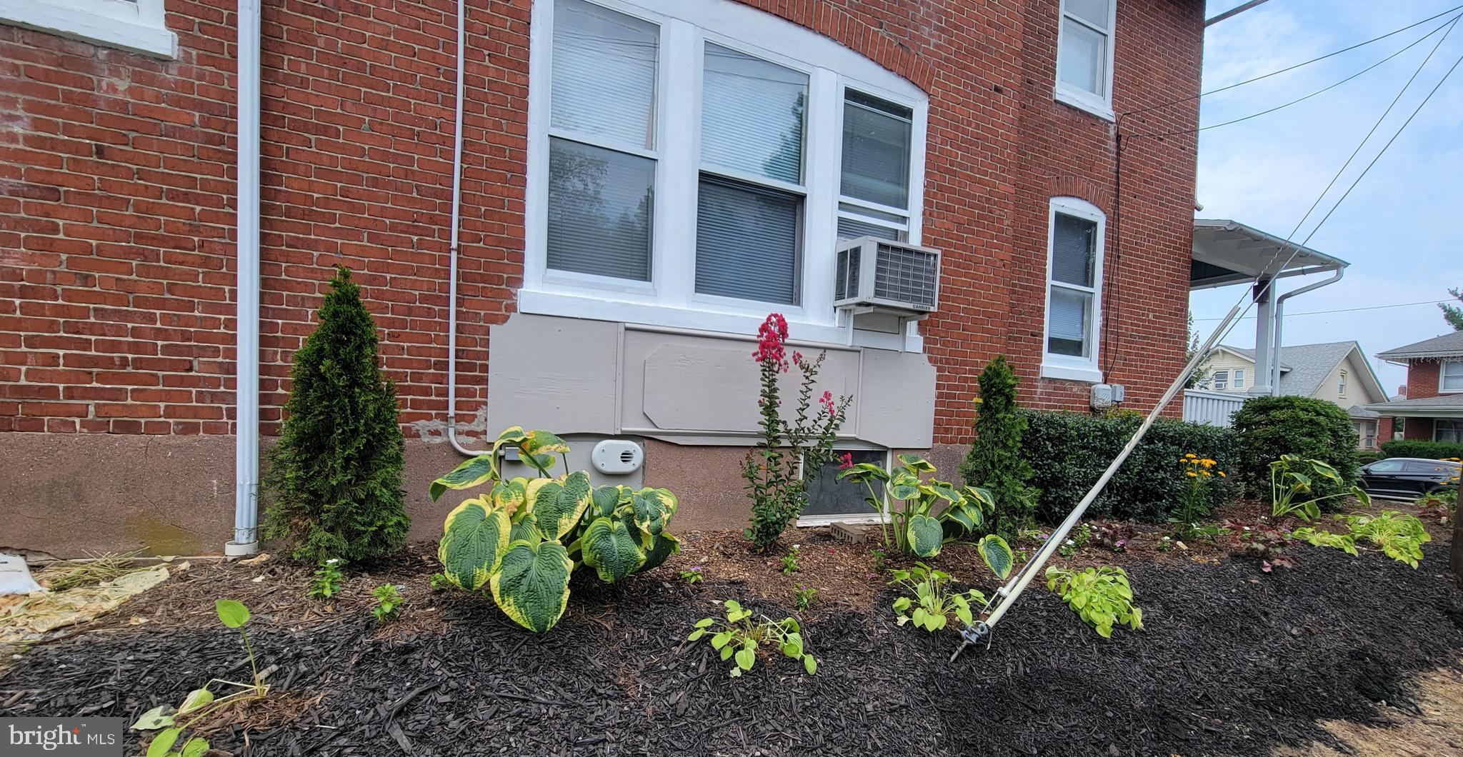 28 E Walnut St