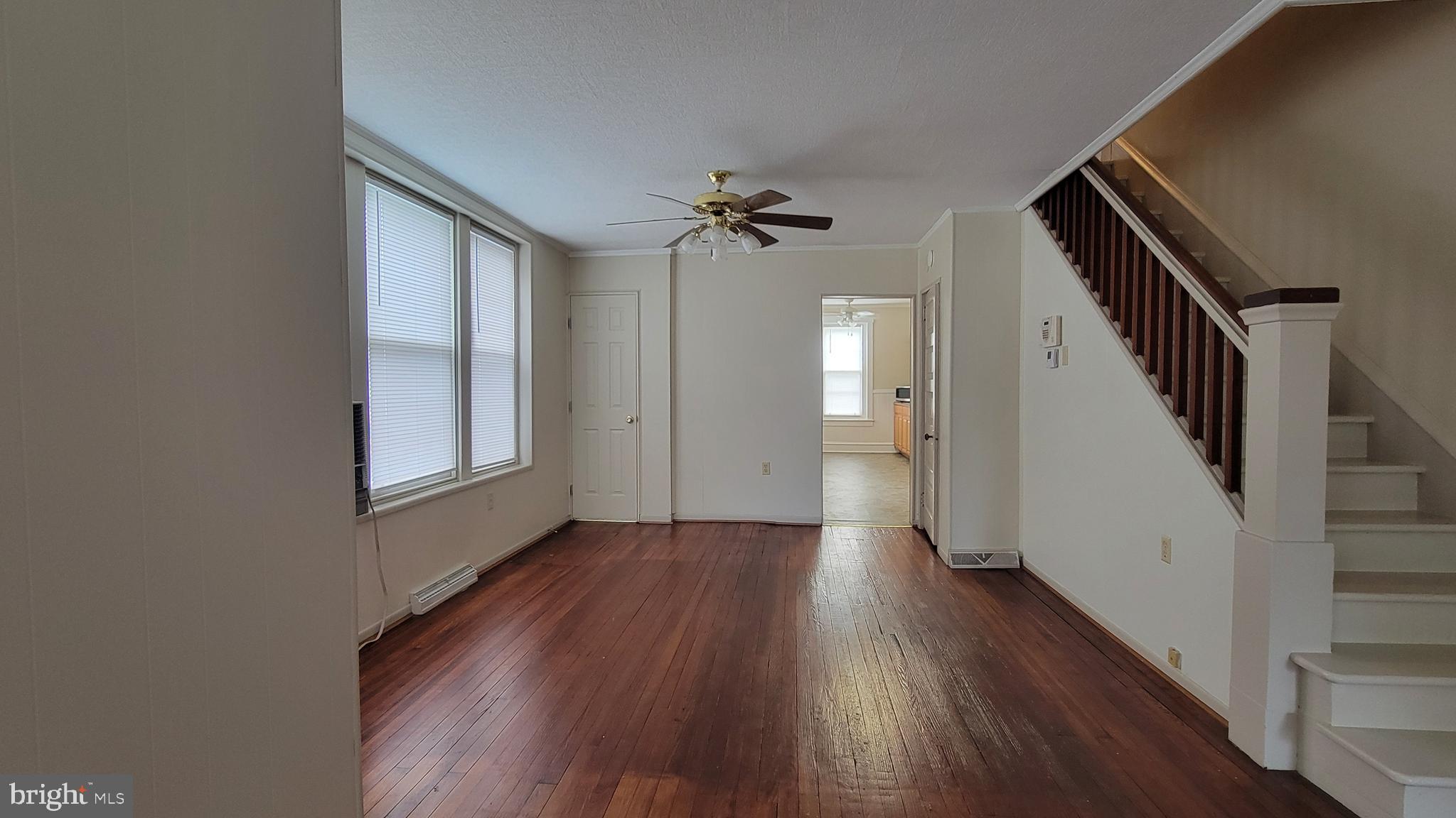 28 E Walnut St
