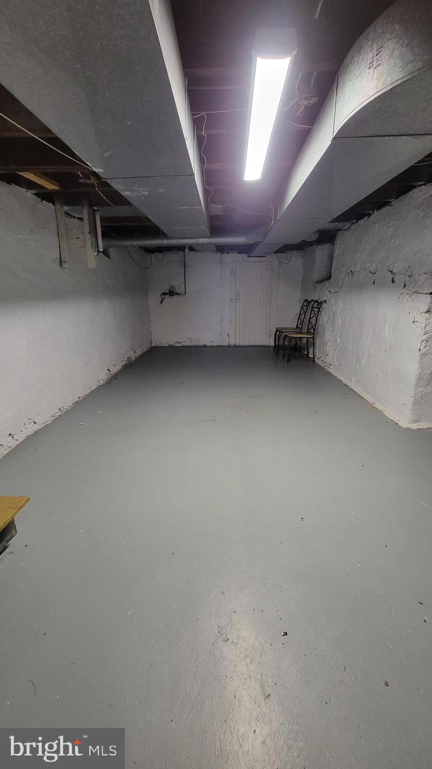 28 E Walnut St